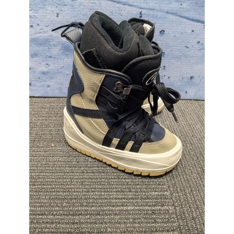 Lightly Used Custom Buster JR Size 1 Snowboard Boot