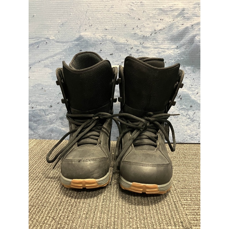 New Forum Lace Up Size W8.5 Snowboard Boot