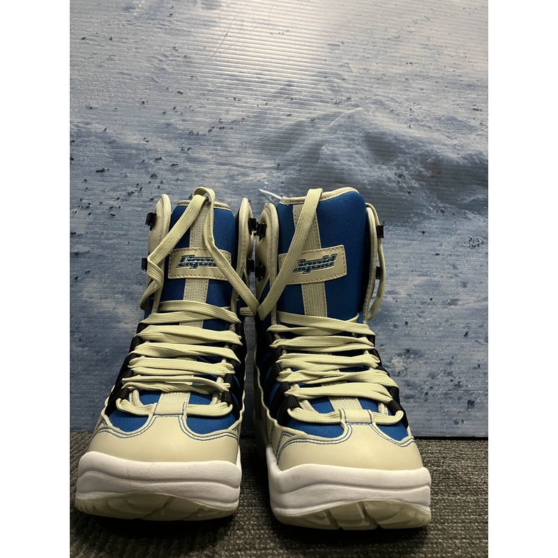 New Liquid Lace Up Size 6 Snowboard Boot