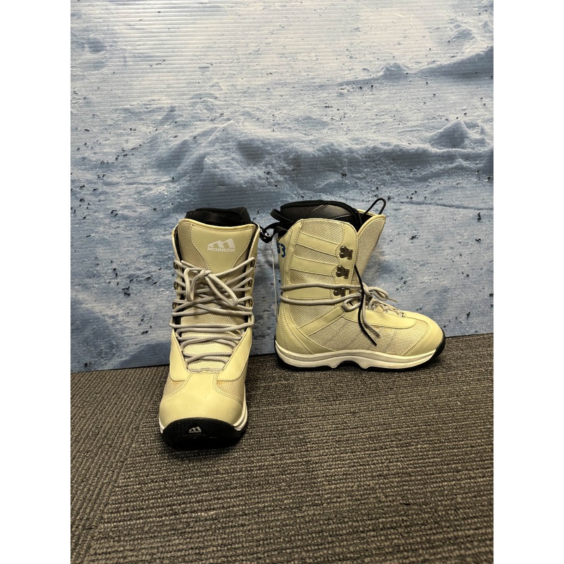 New Morrow Lace up 25.5 Snowboard Boots