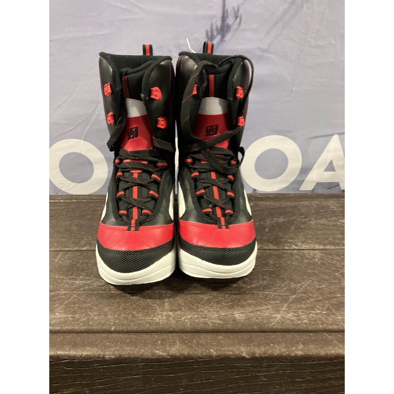 New 5150 Lace Up Size 6 Snowboard Boot