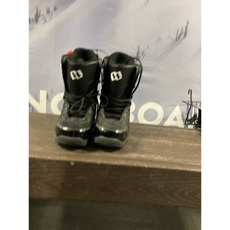 New Morrow Lace Up US 8.5 Snowboard Boot