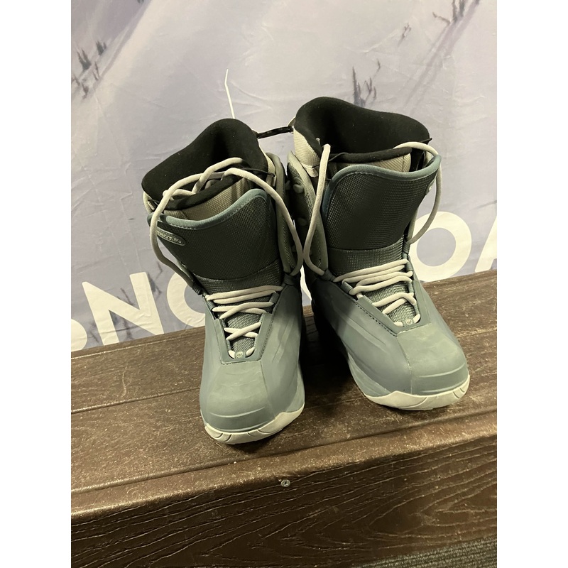 New Ride Lace Up Size 7 Snowboard Boot