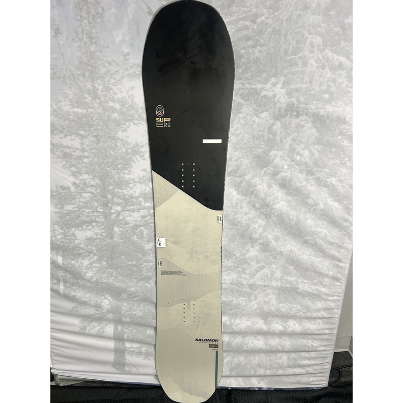 Lightly used 2025 Salomon Super 8 154cm Snowboard
