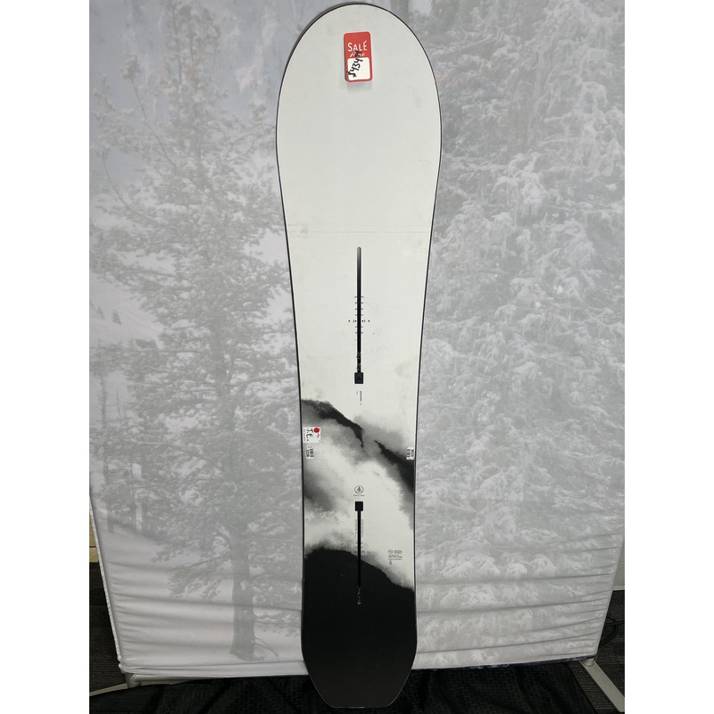 Lightly Used Burton Family Tree Grill Master Camber 2025 155 CM Snowboard