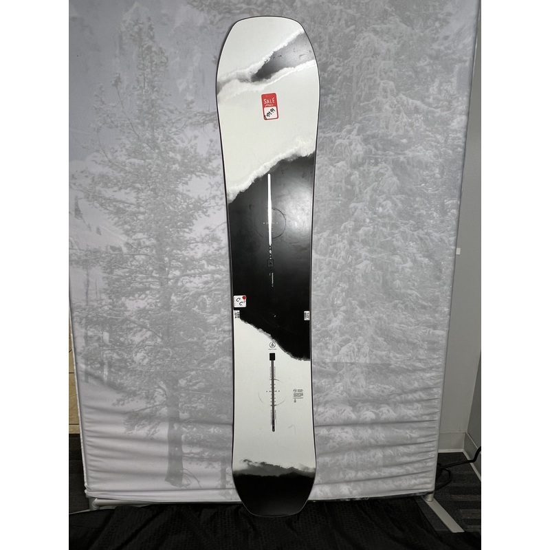 Lightly Used Burton Hometown Hero Camber 2025 160 CM Snowboard
