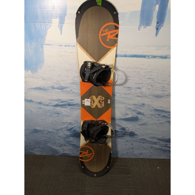 Heavily Used Rossingnol EXP W 140cm Snowboard W/ Head Small Binding