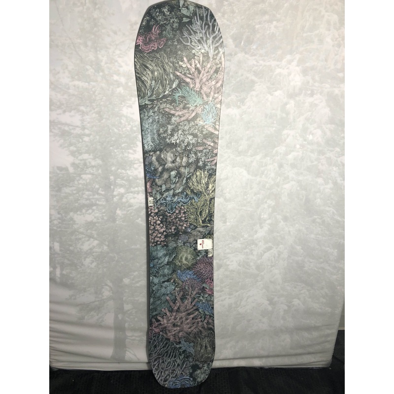 Lightly Used Niche Nightshade 2024 Snowboard- 145 cm